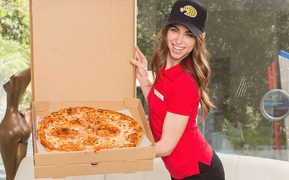 ReidMyLips.com - Riley Reid - Pizza That Ass [SD]