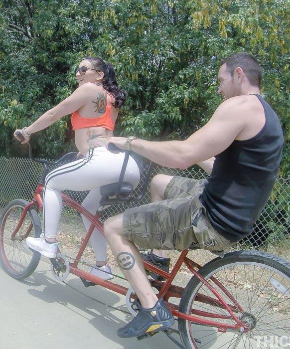 Thickumz - Mandy Muse, - Bicycle Thickie Bang [HD/720p]