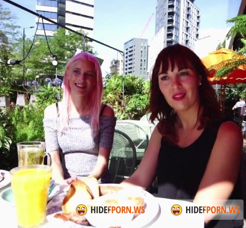 JacquieetMichelTV.net - Roxy - Roxy, 29ans, breakfast enflamme ! [FullHD 1080p]