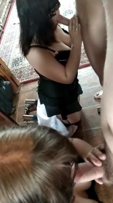 Amateurporn.cc - Amateur - Blowjob in Front of The Mirror [HD 720p]